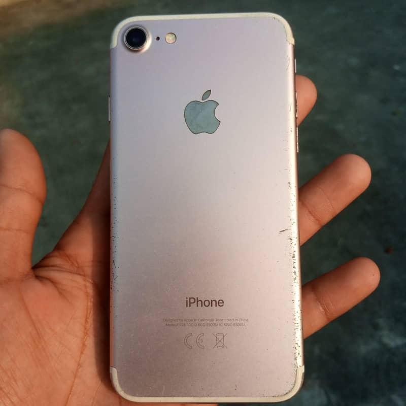 Apple iPhone 7 1