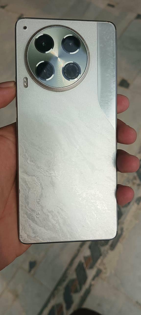 Tecno CAMON 30 1