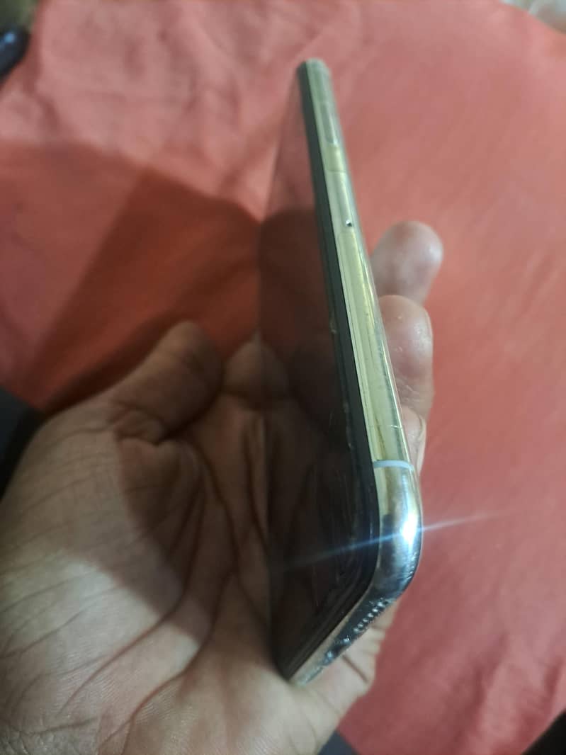 Apple iPhone X 3