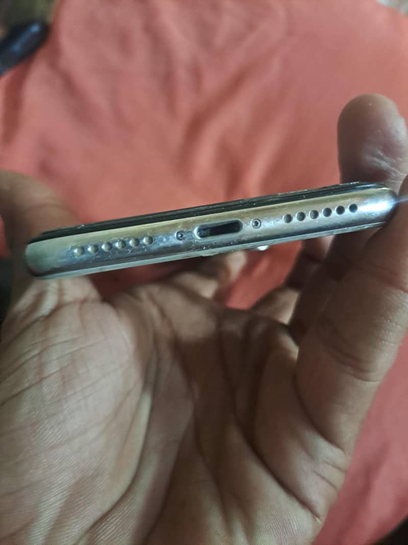 Apple iPhone X 4