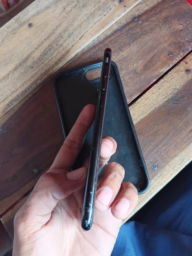 Apple iPhone 7 Plus 5