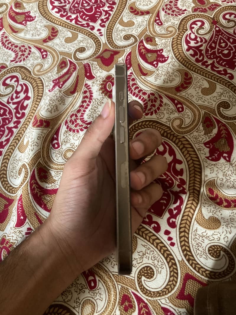 Apple iPhone 14 Pro 2