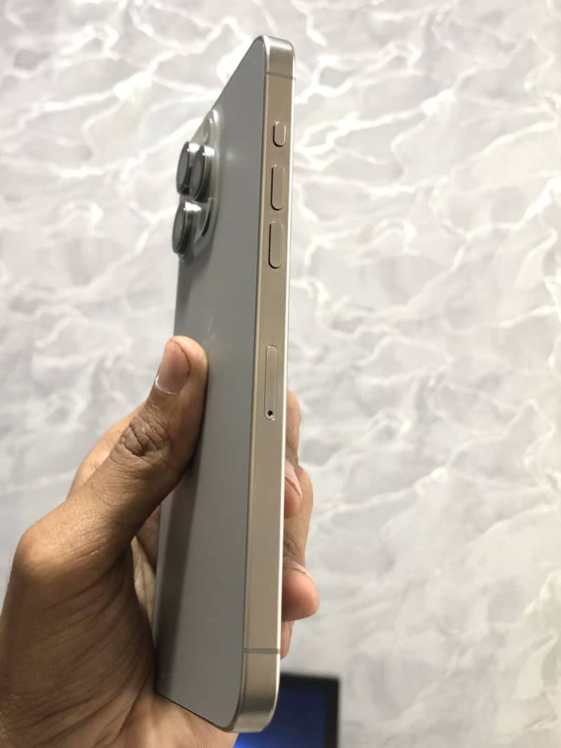Apple iPhone 15 Pro Max 0