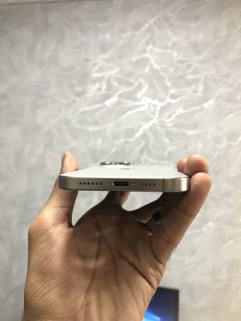 Apple iPhone 15 Pro Max 3