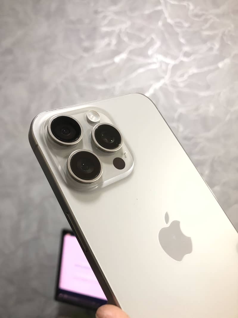 Apple iPhone 15 Pro Max 5
