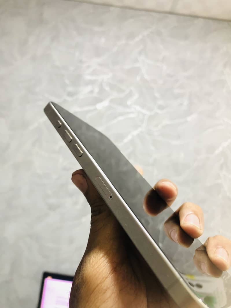 Apple iPhone 15 Pro Max 6