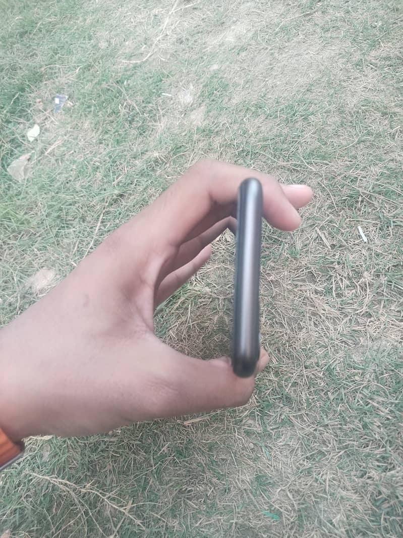 Apple iPhone 11 3