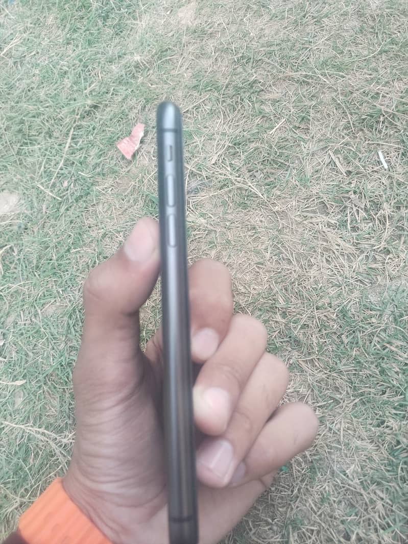 Apple iPhone 11 5
