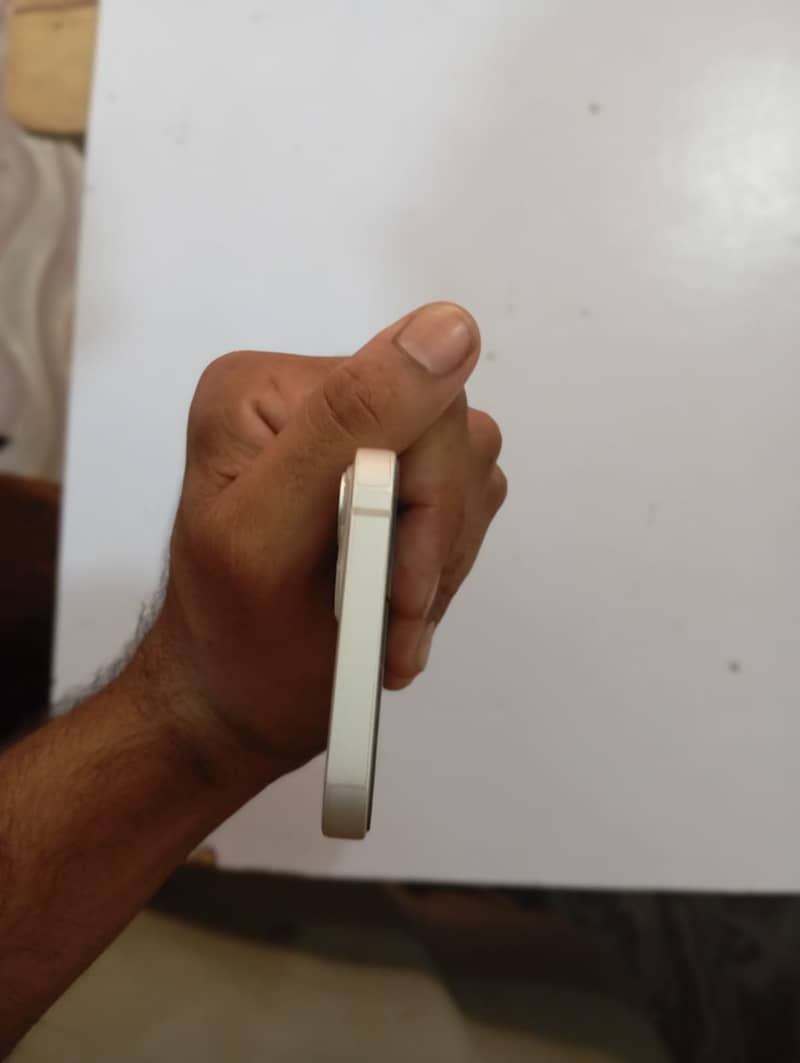 Apple iPhone 13 5