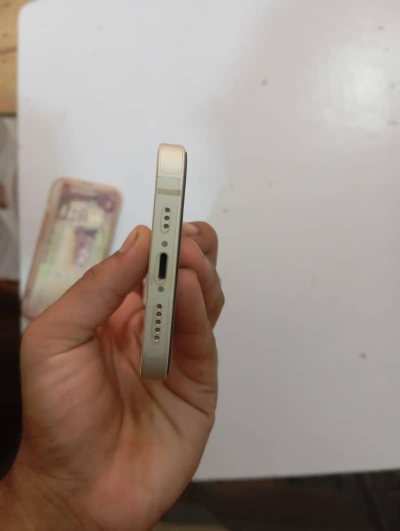 Apple iPhone 13 6