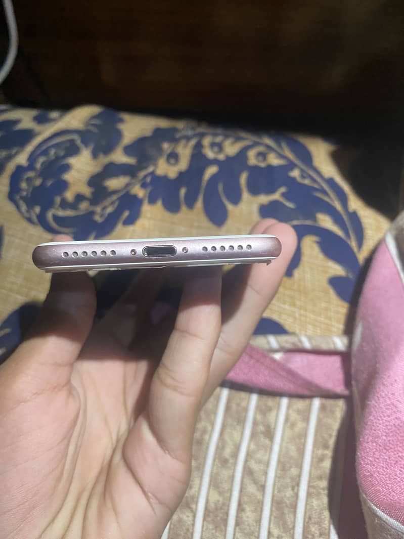 Apple iPhone 7 0
