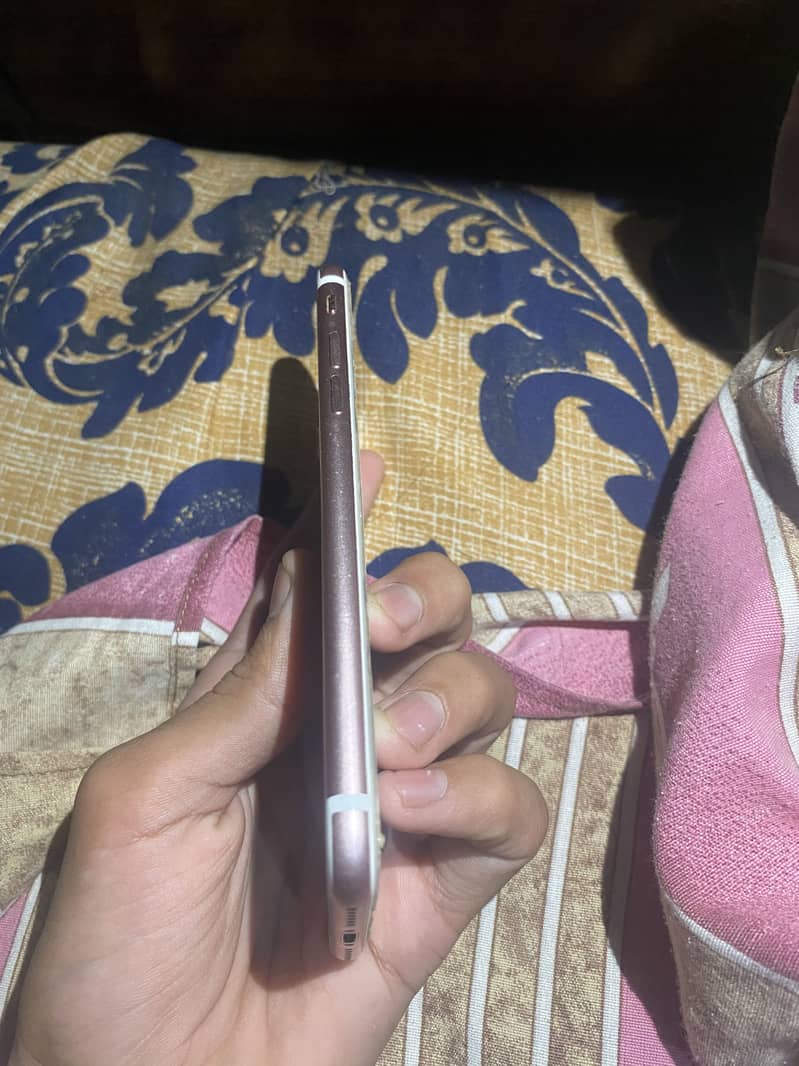 Apple iPhone 7 4