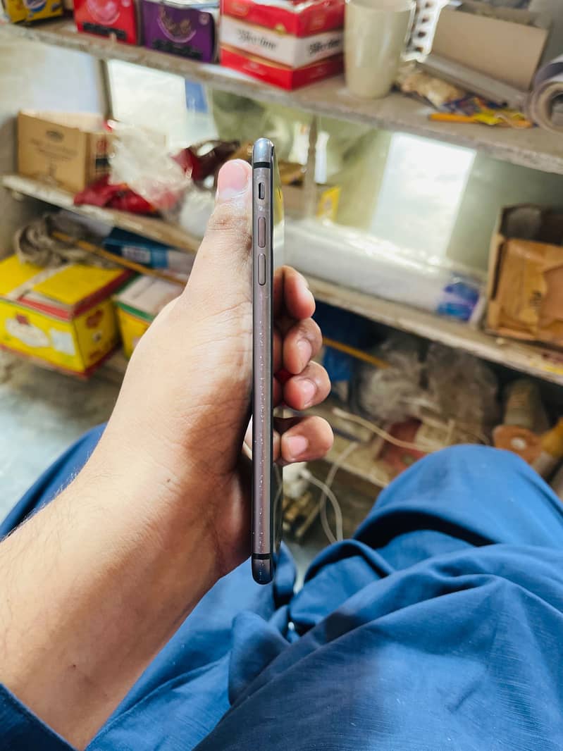 Apple iPhone 8 Plus 1