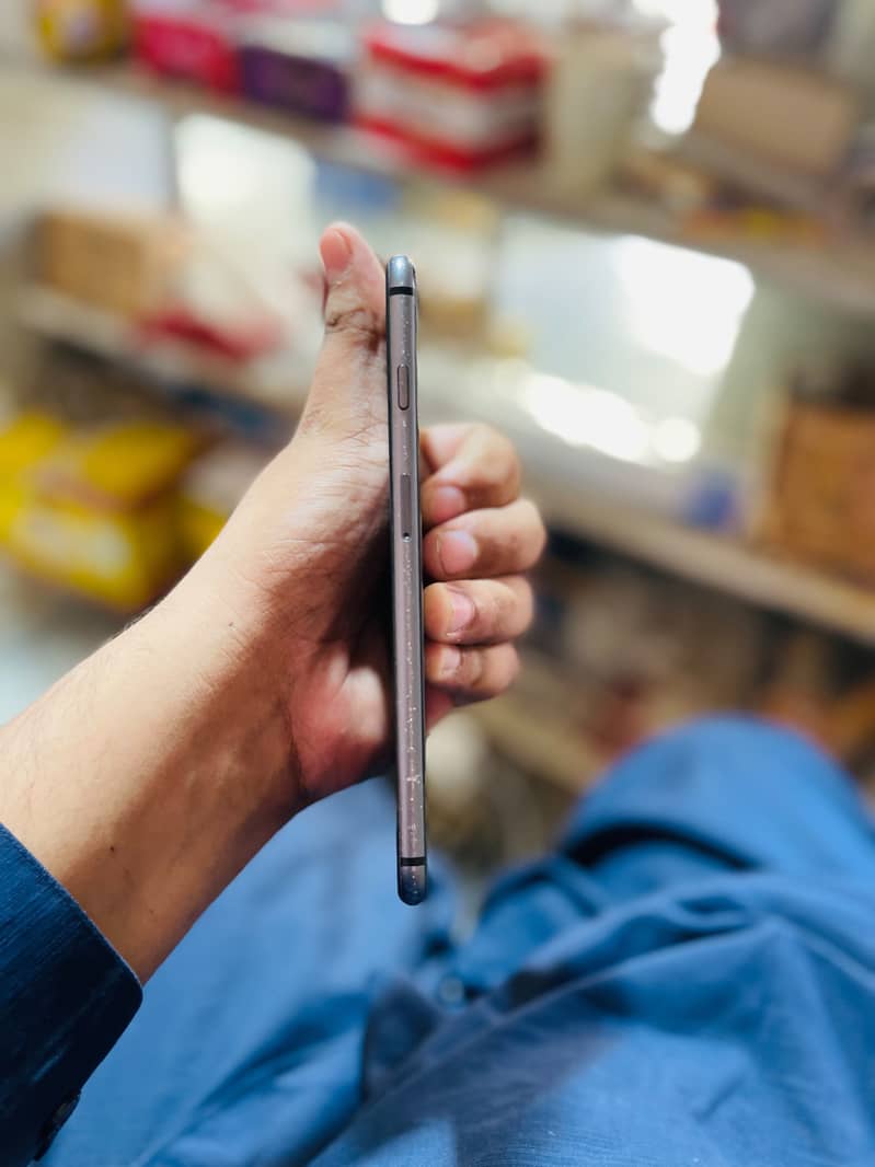 Apple iPhone 8 Plus 3