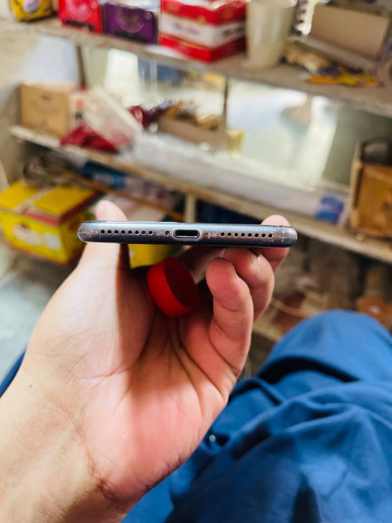 Apple iPhone 8 Plus 4