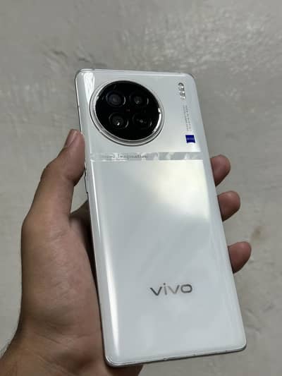 Vivo X90s