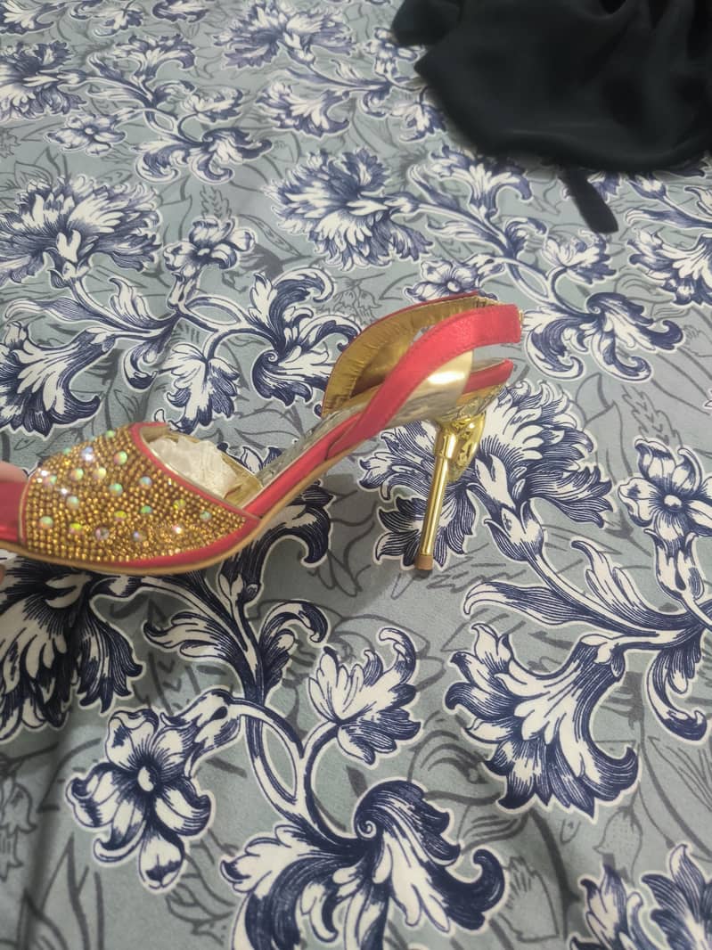 Bridel heel 1