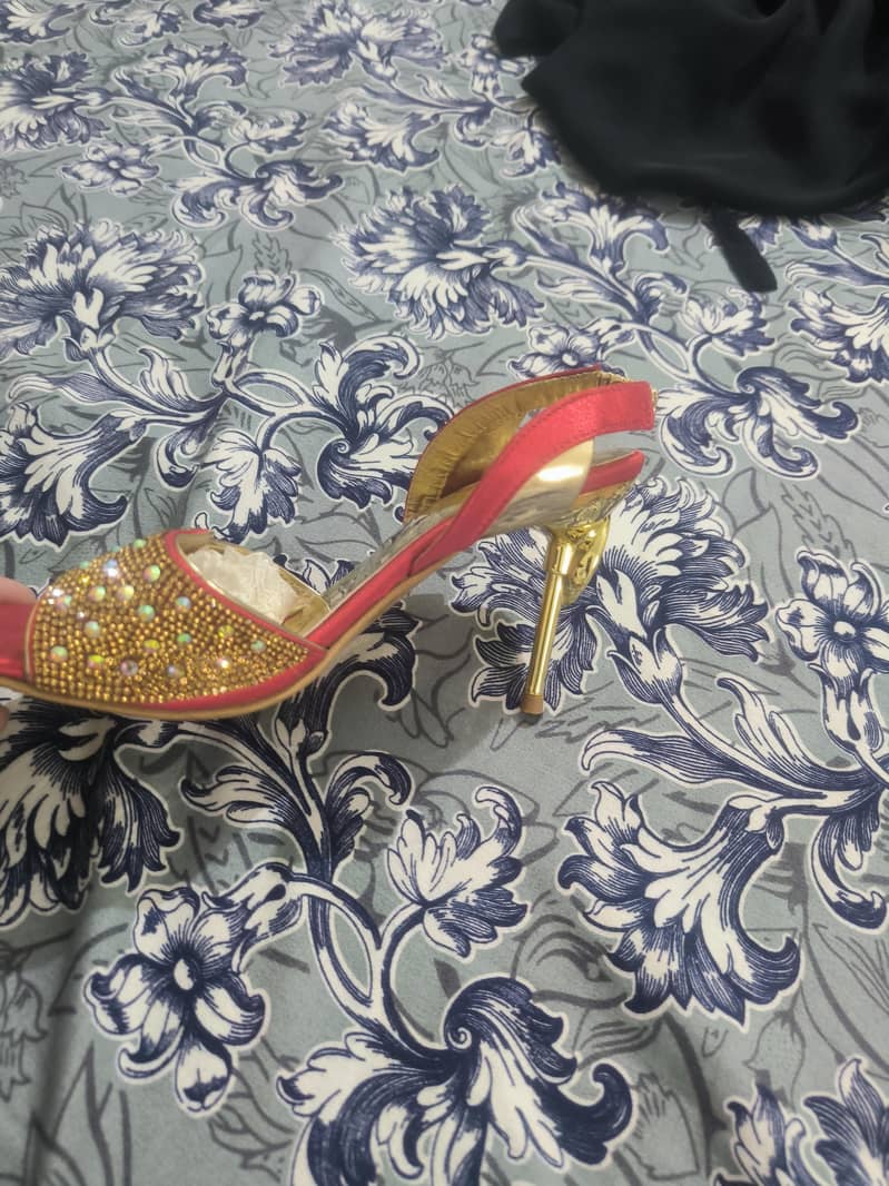 Bridel heel 4