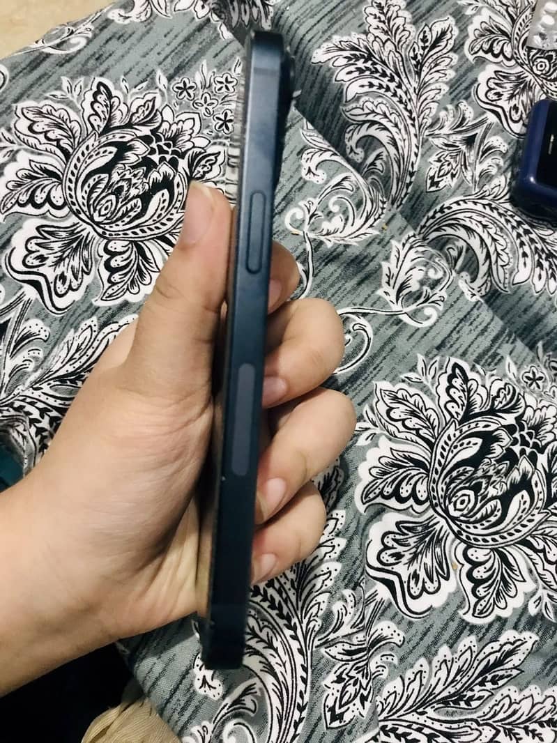 Apple iPhone 14 3