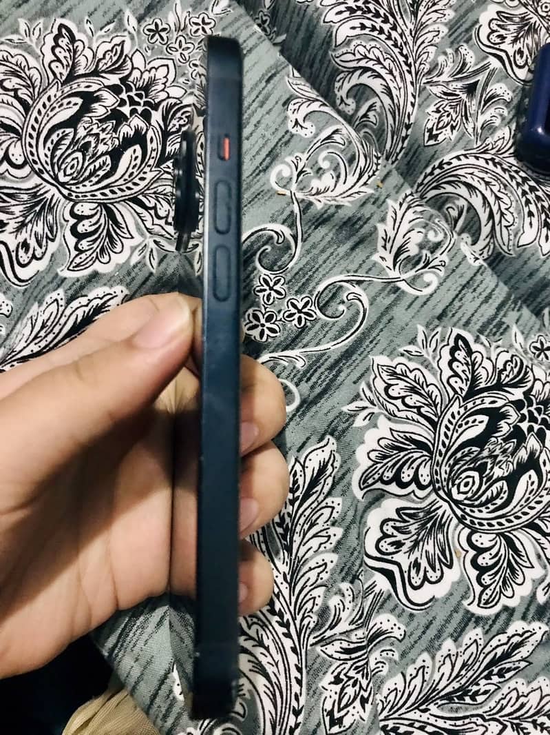 Apple iPhone 14 7