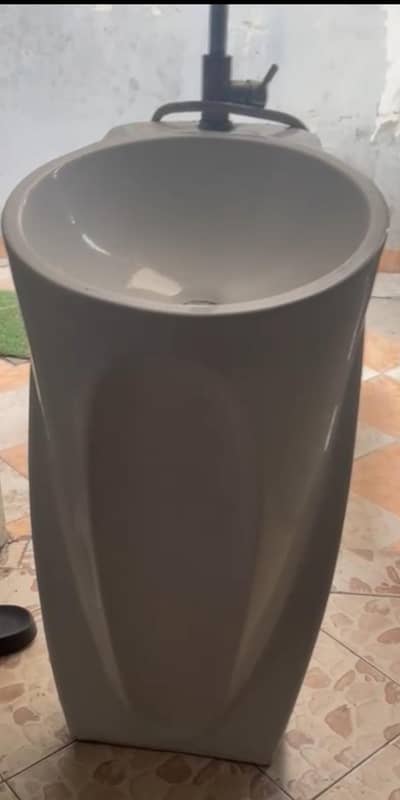 Wash Basin for Sale – Good Condition