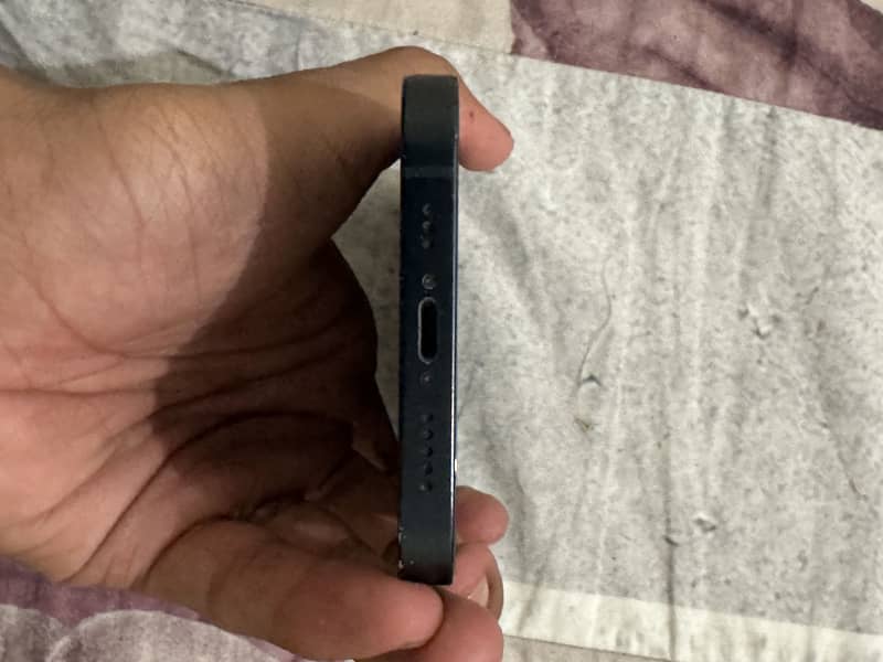 Apple iPhone 13 4