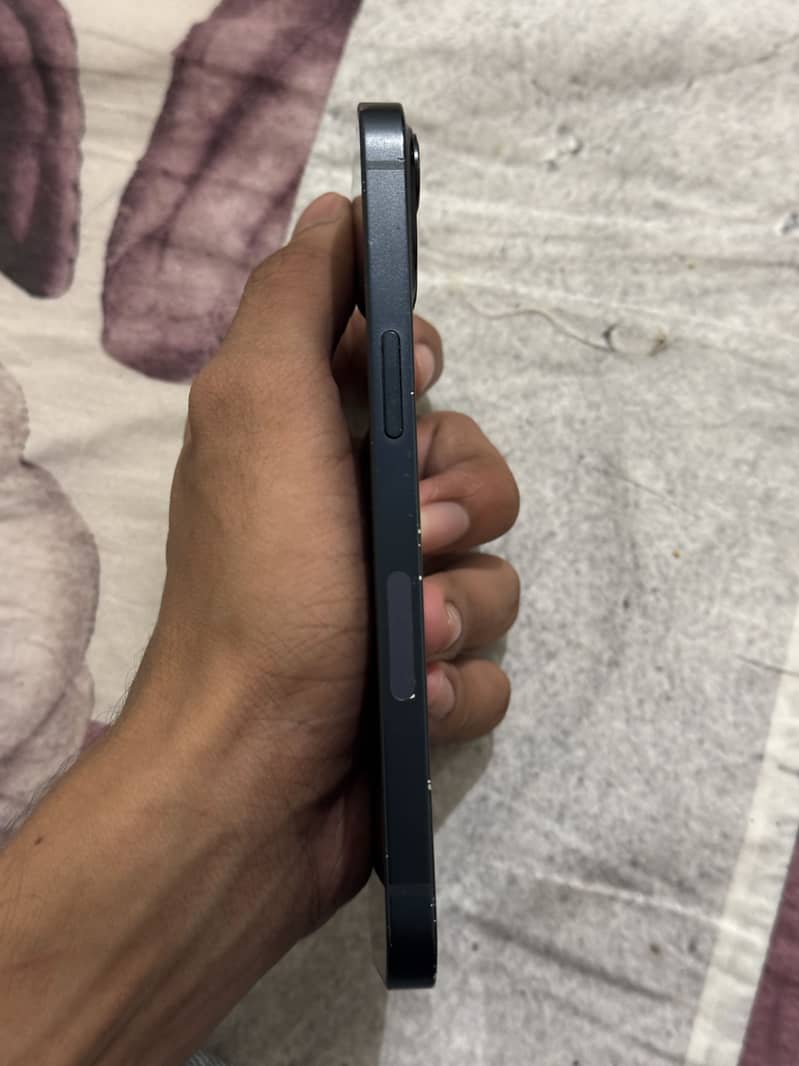 Apple iPhone 13 5