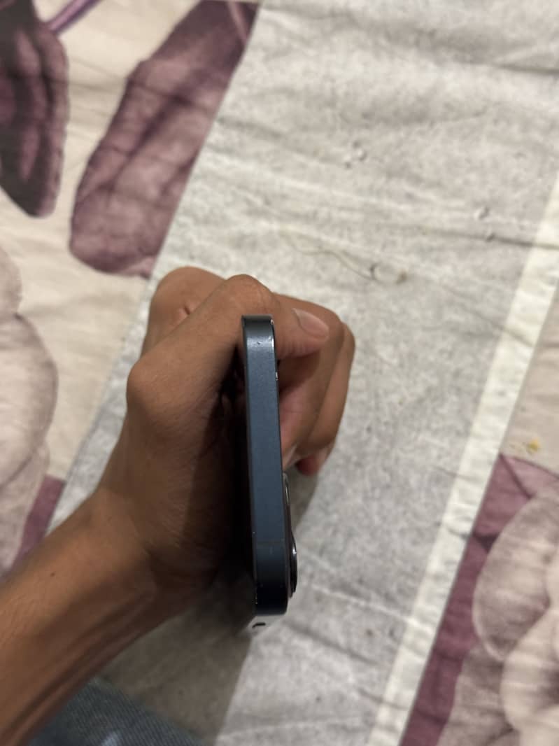 Apple iPhone 13 6
