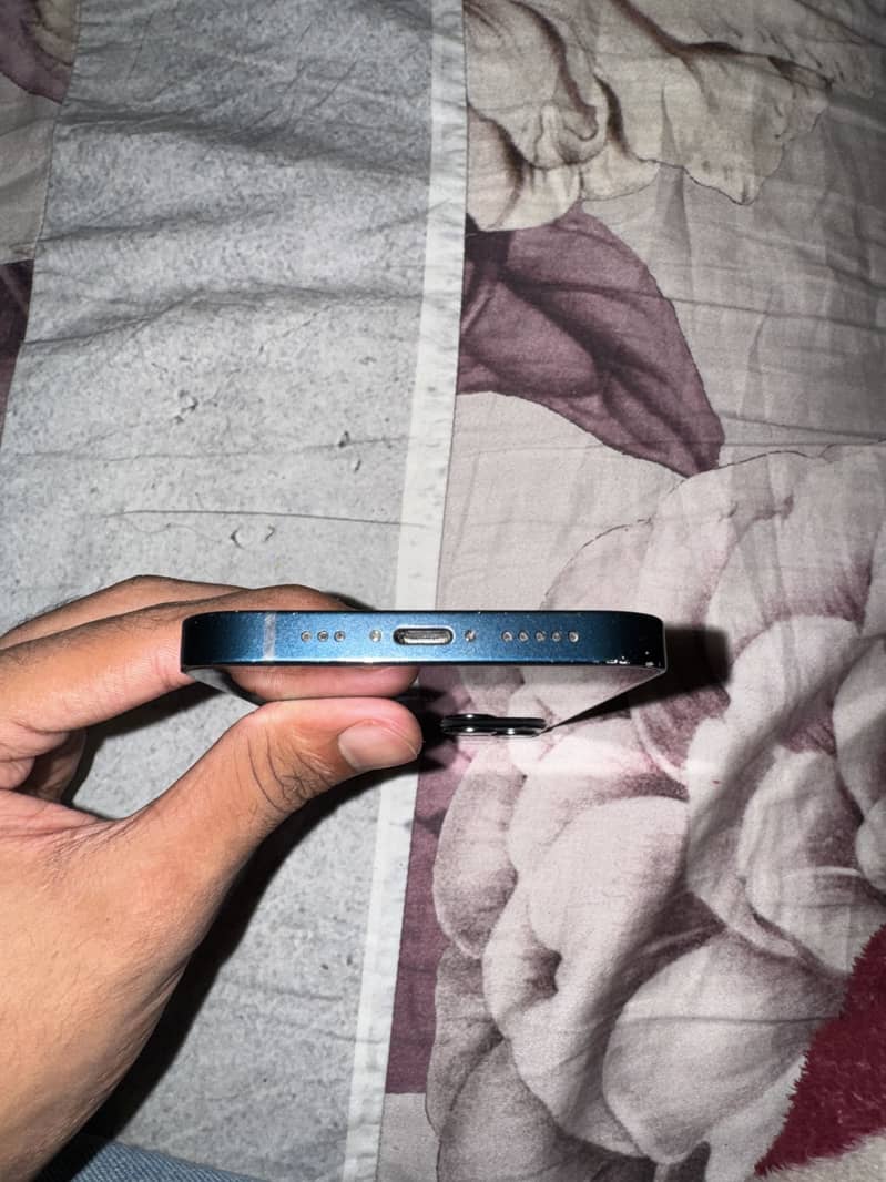 Apple iPhone 13 8