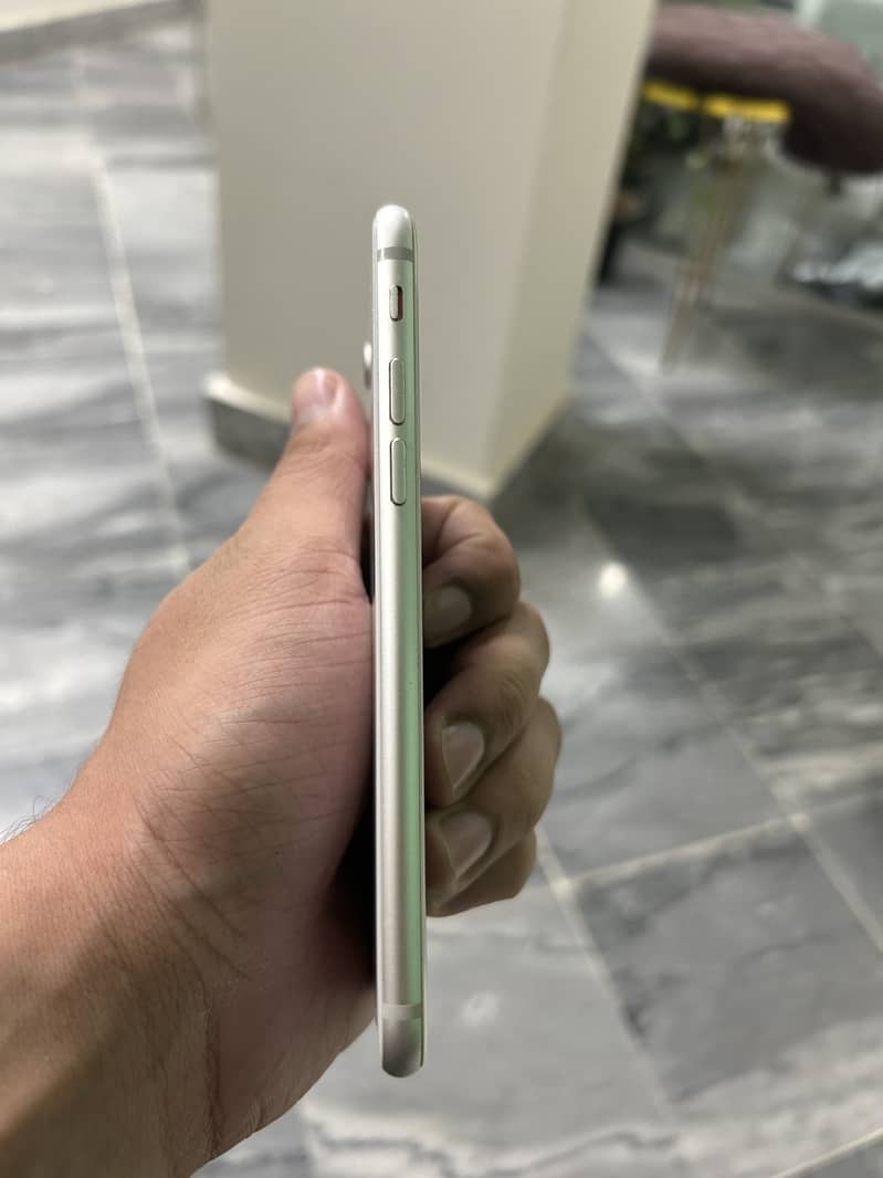 Apple iPhone 8 3