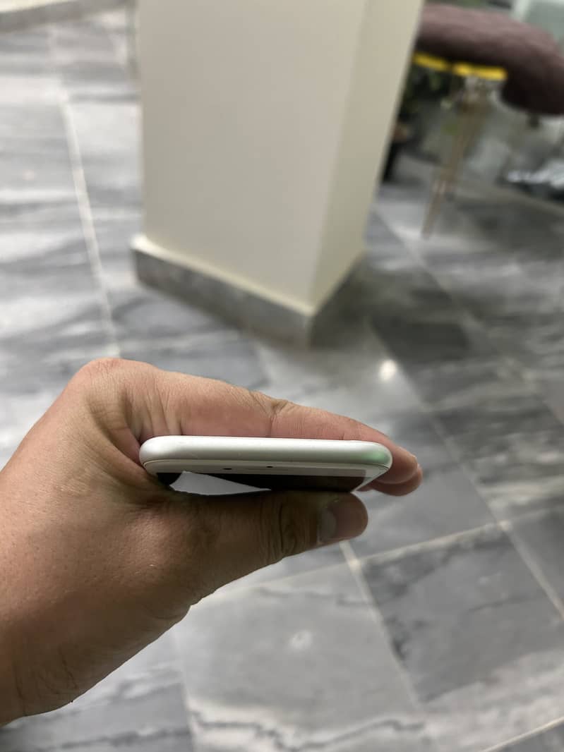Apple iPhone 8 4