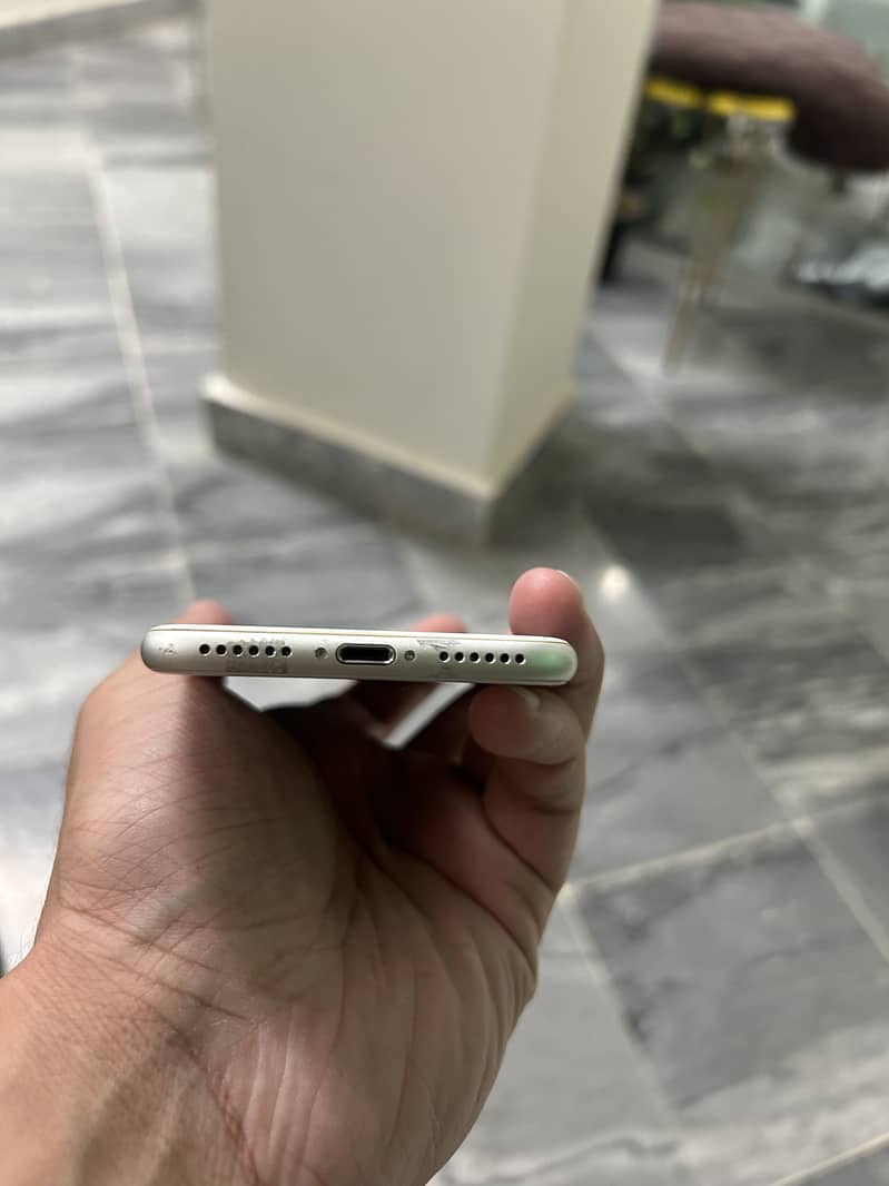 Apple iPhone 8 5