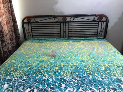 Iron bed, good condiiton. Urgent Sale