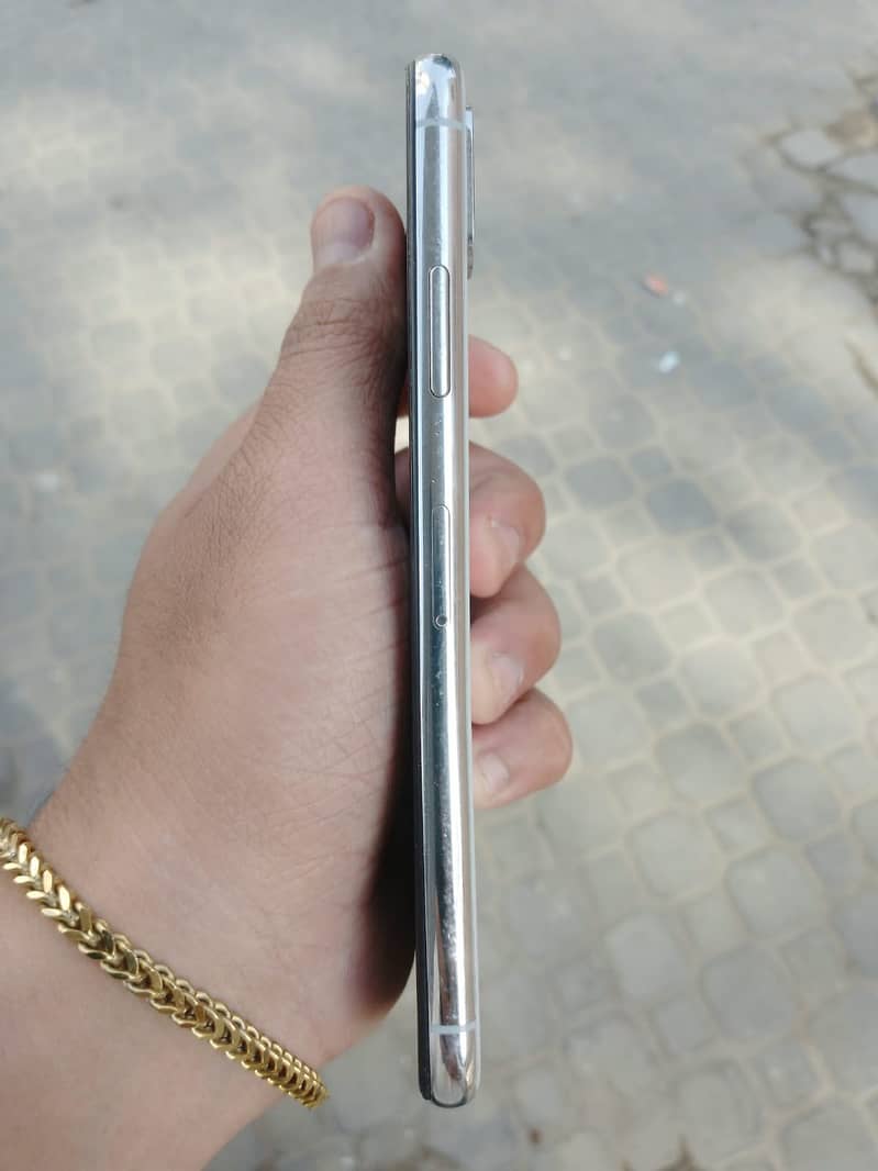 Apple iPhone X 3