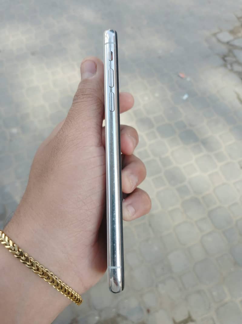 Apple iPhone X 4