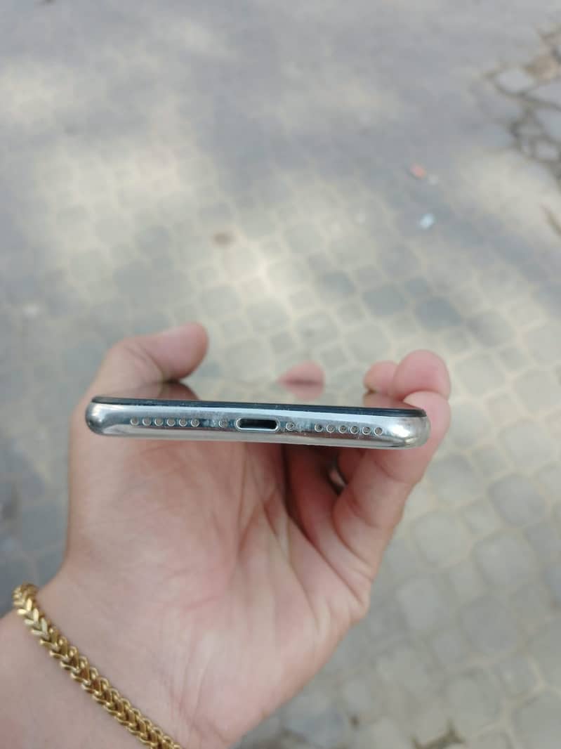 Apple iPhone X 5