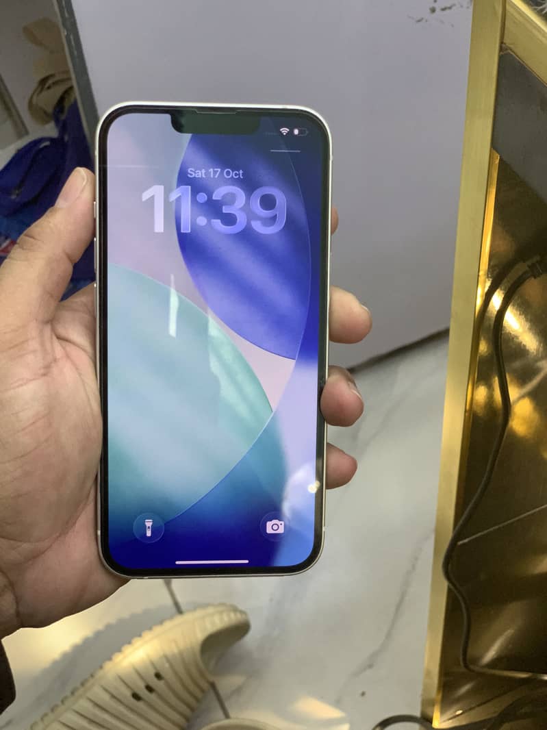 Apple iPhone 13 4