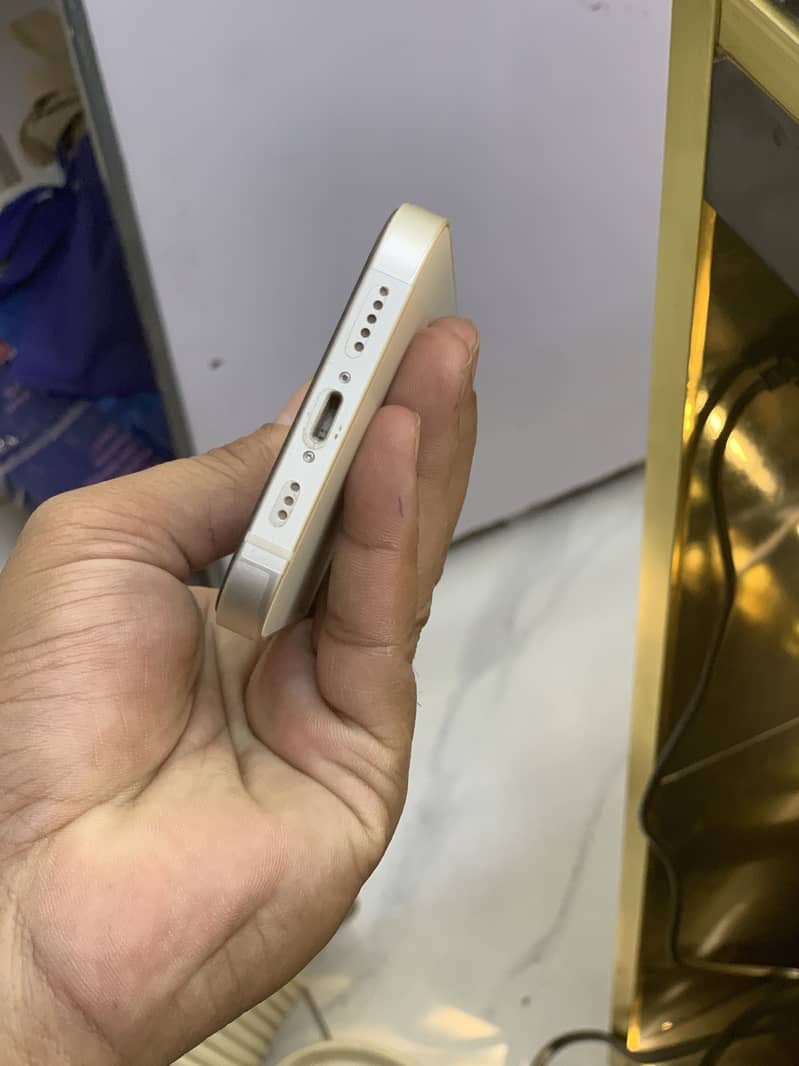 Apple iPhone 13 5