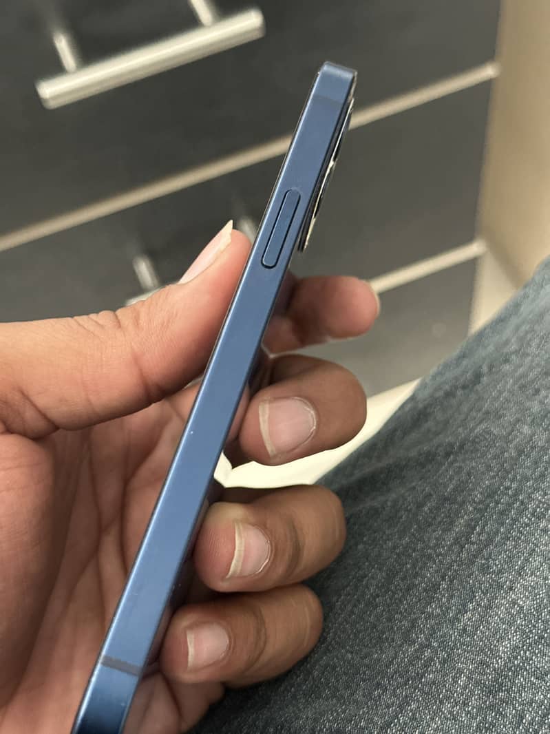Apple iPhone 12 1