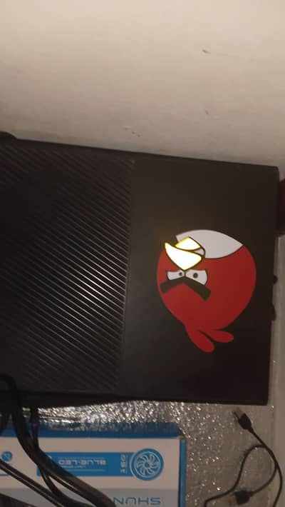 Xbox one (750gb)