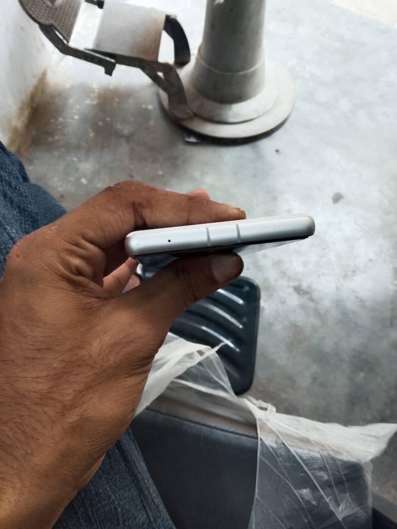 Google Pixel 7a 5
