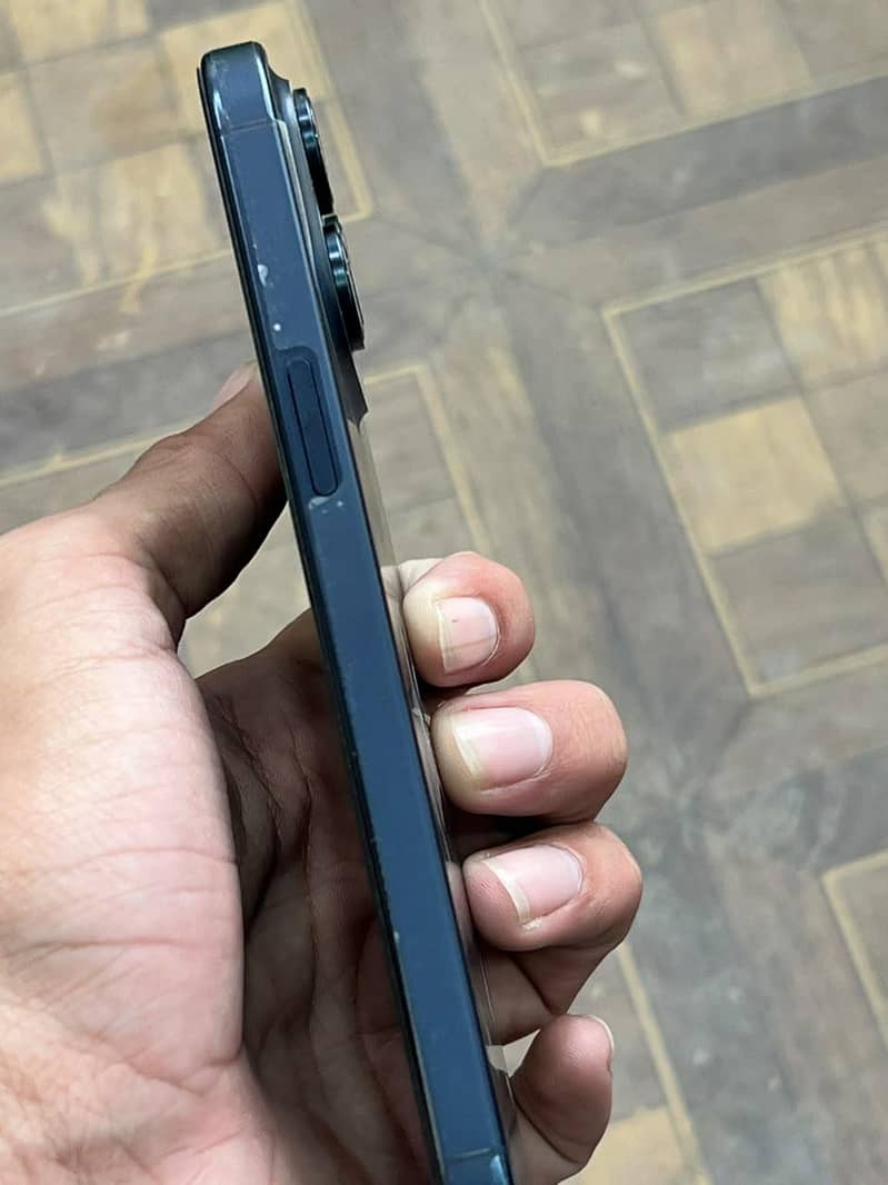 iPhone 15 Pro Max 3