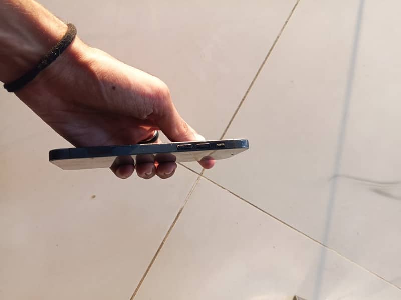 Apple iPhone 12 2