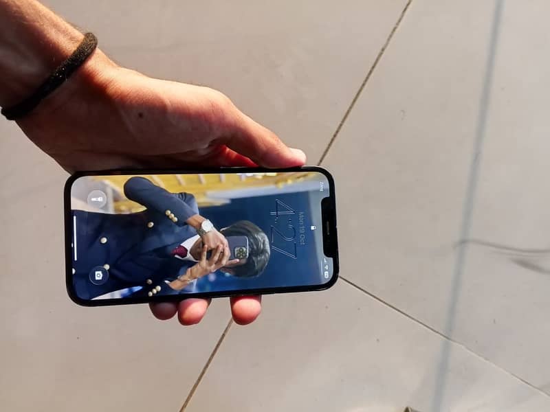Apple iPhone 12 4