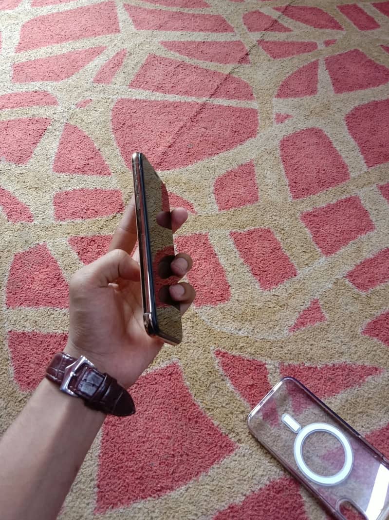 Apple iPhone XS 3