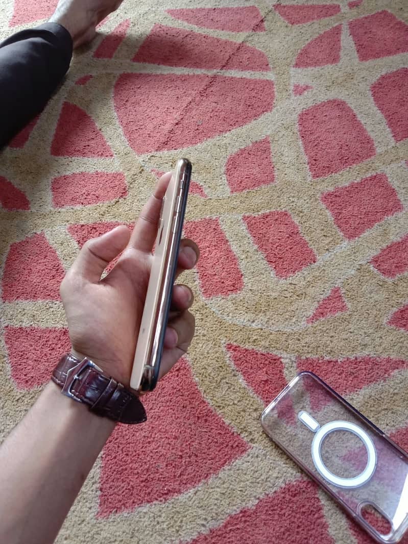 Apple iPhone XS 5