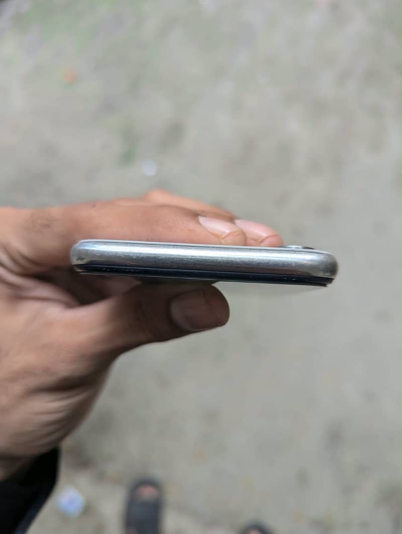 Apple iPhone X 3