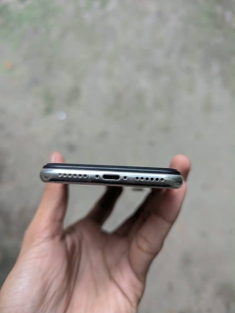 Apple iPhone X 4
