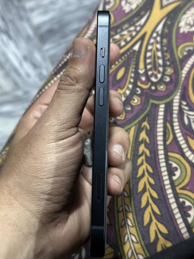 Apple iPhone 13 1