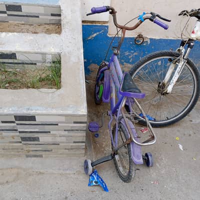 2 cycle for sale hai achi condition m hai dono aik 4 wheel hn aik 2 w